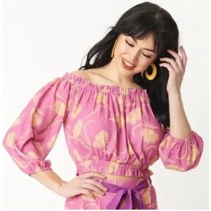 Unique vintage 😃 smiley Off-Shoulder Pink Floral Crop Top & short Set Plus Sz